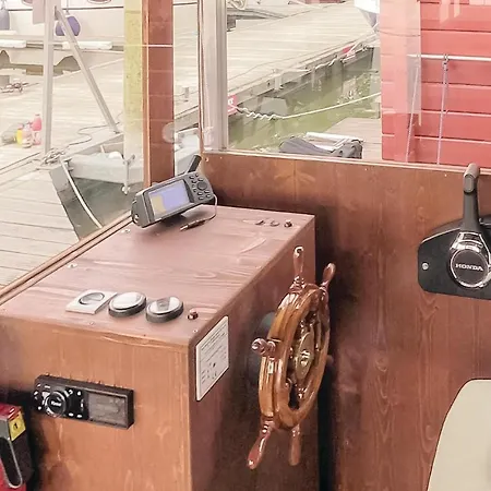 2 Bedroom Awesome Ship In Neustrelitz Hotel en barco