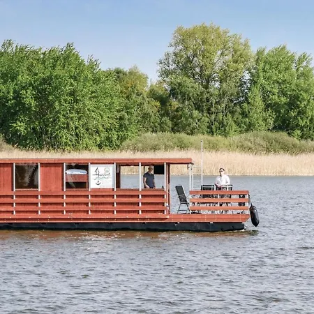 Hotel en barco 2 Bedroom Awesome Ship In Neustrelitz 3*