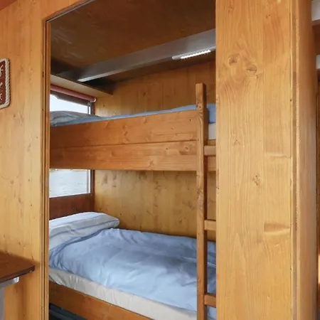 2 Bedroom Awesome Ship In Neustrelitz Hotel en barco 3*